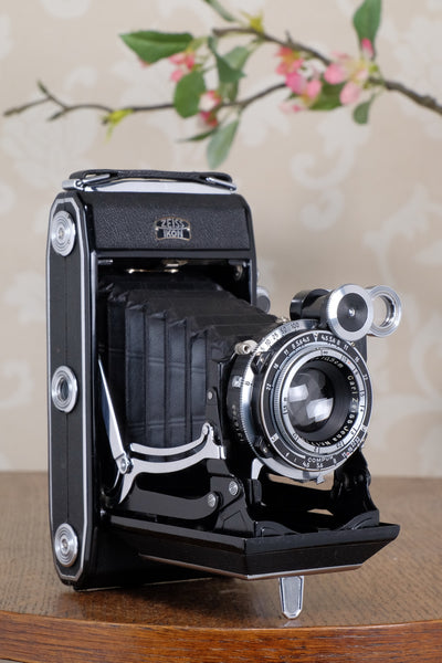 Near Mint! 1938 Zeiss Ikon Super Ikonta 6x9, Tessar lens, CLA'd, Freshly Serviced!