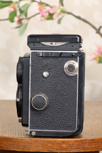 Superb! 1933 Old Standard Rolleiflex with original leather case, Freshly Serviced, CLA’d