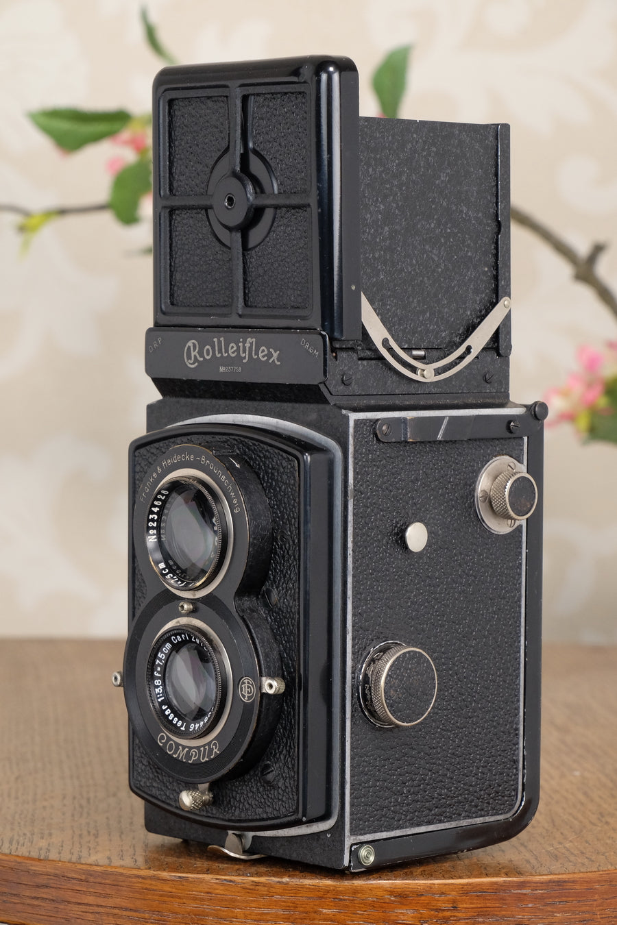 Superb! 1933 Old Standard Rolleiflex with original leather case, Freshly Serviced, CLA’d