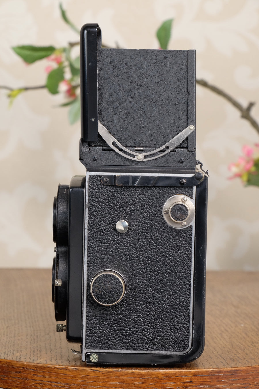 Superb! 1933 Old Standard Rolleiflex with original leather case, Freshly Serviced, CLA’d