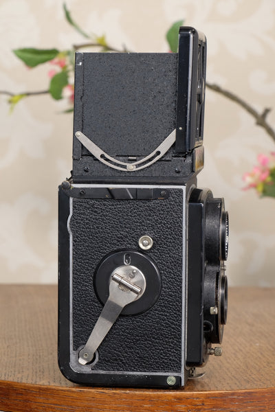 Superb! 1933 Old Standard Rolleiflex with original leather case, Freshly Serviced, CLA’d
