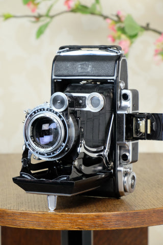 SUPERB! 1950 Zeiss-Ikon Super 6x9 Ikonta 531/2 , Coated Zeiss Tessar lens. Complete with 6x4.5 reduction mask. CLA'd, Freshly Serviced! - Zeiss-Ikon- Petrakla Classic Cameras