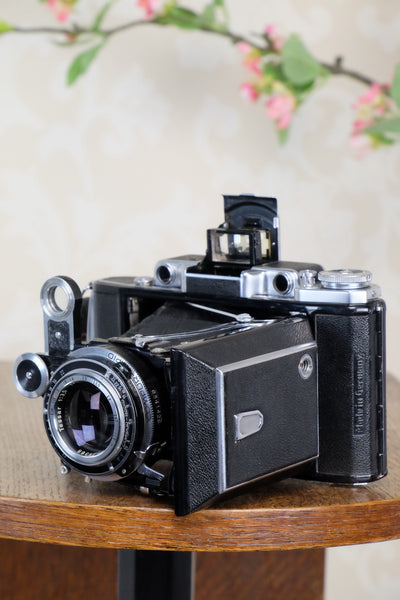 SUPERB! 1950 Zeiss-Ikon Super 6x9 Ikonta 531/2 , Coated Zeiss Tessar lens. Complete with 6x4.5 reduction mask. CLA'd, Freshly Serviced! - Zeiss-Ikon- Petrakla Classic Cameras