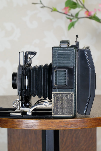 1933 Voigtlander Bergheil - The rare GREEN Luxus version, Heliar lens & 6x9 120 roll-film back. CLA’d. Freshly serviced! - Voigtlander- Petrakla Classic Cameras