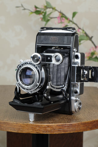 SUPERB! 1953 Zeiss-Ikon Super 6x9 Ikonta 531/2, Synchro-Compur & Coated Zeiss Tessar lens, reduction mask included. CLA'd, Freshly Serviced! - Zeiss-Ikon- Petrakla Classic Cameras