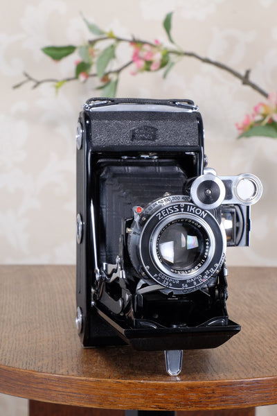 SUPERB! 1936 Zeiss Ikon Super Ikonta 6x9, Tessar lens CLA’d with leather case. CLA'd, Freshly Serviced!