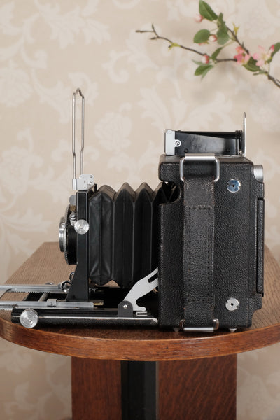 Superb 1945 GRAFLEX SPEED GRAPHIC, Coated Ektar lens, Roll-film back & Freshly Serviced! CLA'd! - Graflex- Petrakla Classic Cameras