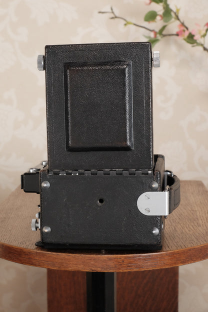 Superb 1945 GRAFLEX SPEED GRAPHIC, Coated Ektar lens, Roll-film back & Freshly Serviced! CLA'd! - Graflex- Petrakla Classic Cameras