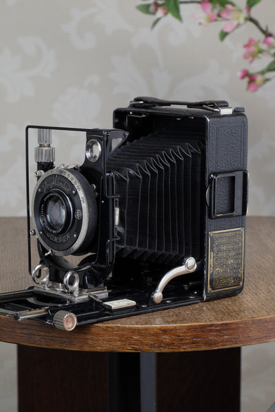 Excellent! 1931 Voigtlander Bergheil Camera with HELIAR LENS and 120 Roll-film back!! Freshly serviced CLA’d - Voigtlander- Petrakla Classic Cameras