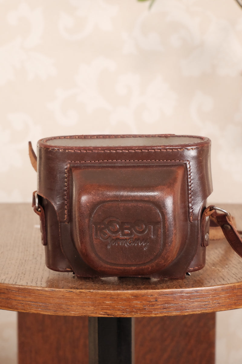 Original Robot leather camera case - Robot- Petrakla Classic Cameras