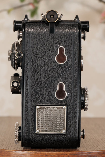 RARE! Superb,1934 Voigtlander 6 x 9 Prominent with Heliar lens, original case and mask, Freshly serviced, CLA’d - Voigtlander- Petrakla Classic Cameras