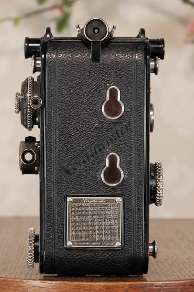 RARE! Superb,1934 Voigtlander 6 x 9 Prominent with Heliar lens, original case and mask, Freshly serviced, CLA’d - Voigtlander- Petrakla Classic Cameras