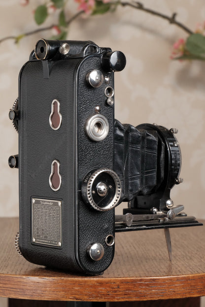 RARE! Superb,1934 Voigtlander 6 x 9 Prominent with Heliar lens, original case and mask, Freshly serviced, CLA’d - Voigtlander- Petrakla Classic Cameras