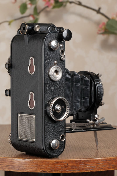 RARE! Superb,1934 Voigtlander 6 x 9 Prominent with Heliar lens, original case and mask, Freshly serviced, CLA’d - Voigtlander- Petrakla Classic Cameras