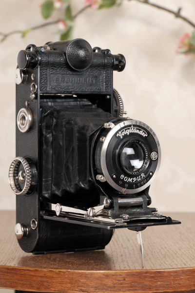 RARE! Superb,1934 Voigtlander 6 x 9 Prominent with Heliar lens, original case and mask, Freshly serviced, CLA’d - Voigtlander- Petrakla Classic Cameras