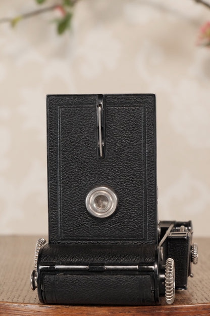 RARE! Superb,1934 Voigtlander 6 x 9 Prominent with Heliar lens, original case and mask, Freshly serviced, CLA’d - Voigtlander- Petrakla Classic Cameras
