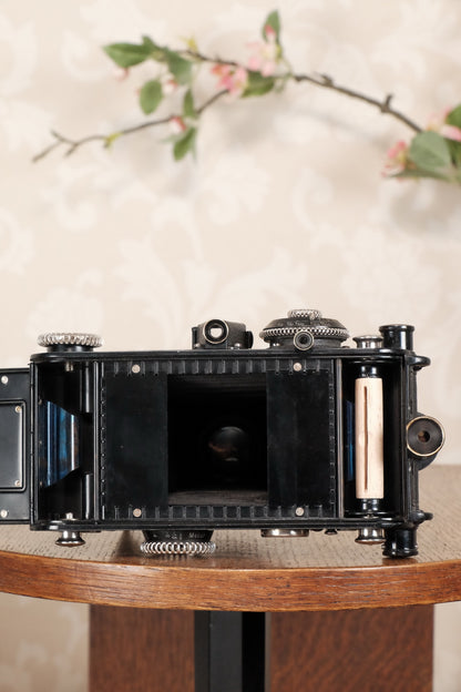 RARE! Superb,1934 Voigtlander 6 x 9 Prominent with Heliar lens, original case and mask, Freshly serviced, CLA’d - Voigtlander- Petrakla Classic Cameras