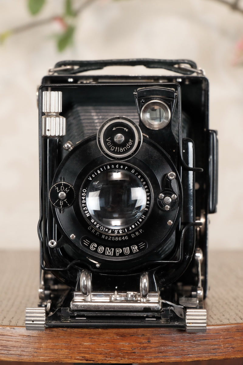 Absolutely Superb! Rare Green (De Luxe) Voigtlander 1932 Bergheil Camera with Heliar lens, Freshly serviced, CLA'd! - Voigtlander- Petrakla Classic Cameras