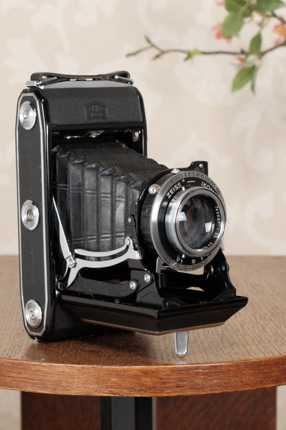 Superb! 1949 Zeiss-Ikon Ikonta 6x9 Folding Camera, Tessar lens, CLA'd, Freshly Serviced! - Zeiss-Ikon- Petrakla Classic Cameras