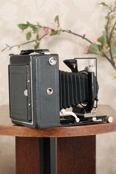Absolutely Superb! Rare Green (De Luxe) Voigtlander 1932 Bergheil Camera with Heliar lens, Freshly serviced, CLA'd! - Voigtlander- Petrakla Classic Cameras