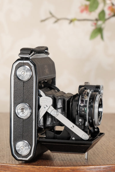 Superb! 1955 Zeiss Ikon Super Ikonta, Synchro-Compur & Coated Tessar, CLA’d, Freshly Serviced! - Zeiss-Ikon- Petrakla Classic Cameras
