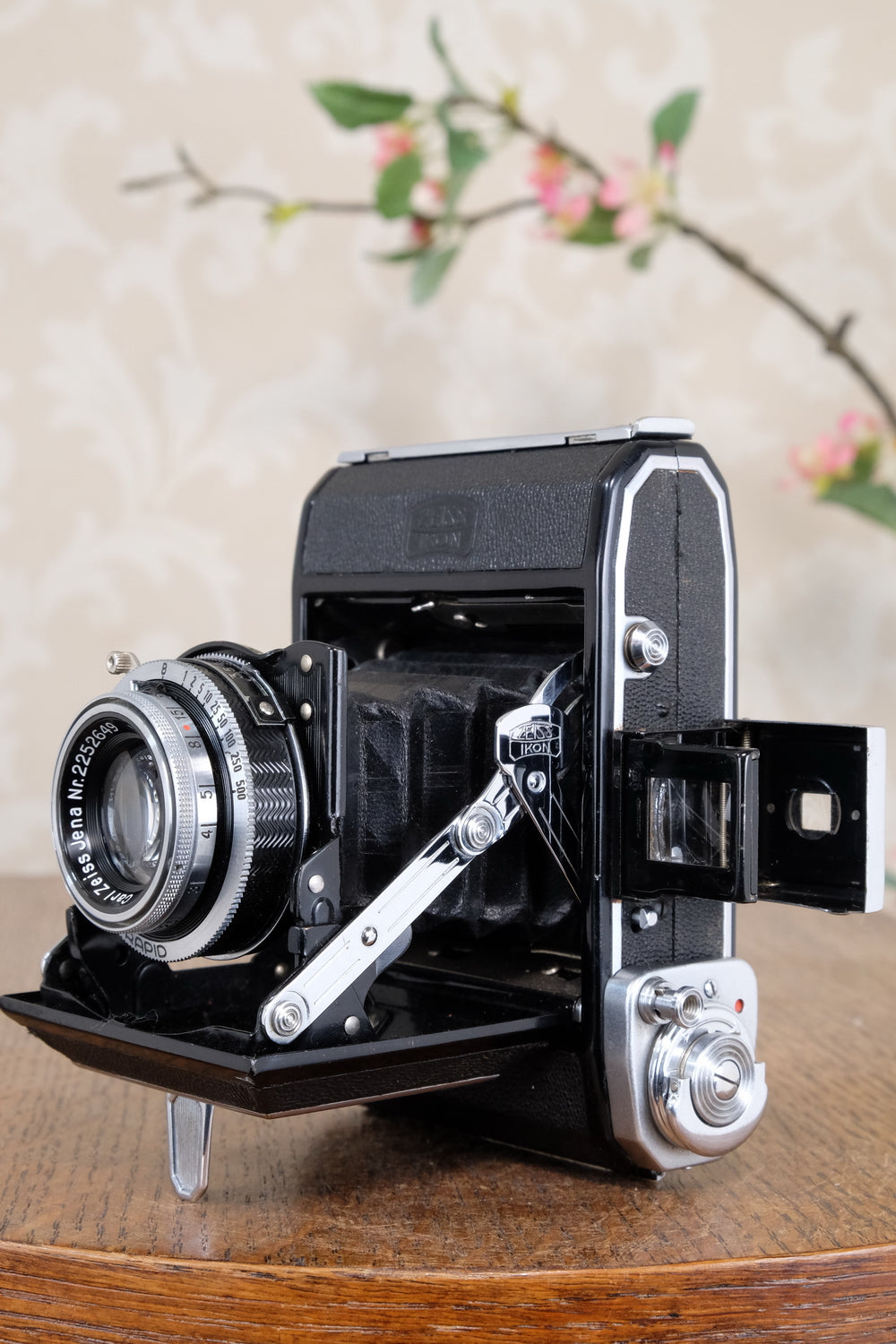 1938 Zeiss-Ikon Ikonta 6x4.5, Freshly Serviced, CLA'd