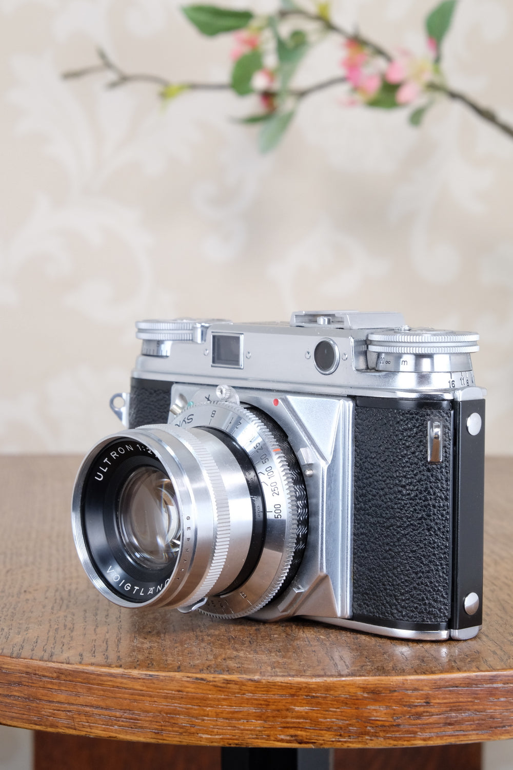 Near mint!  VOIGTLANDER PROMINENT, 35mm Rangefinder Camera with f2.0/50mm Ultron lens. Freshly  Serviced, CLAd!