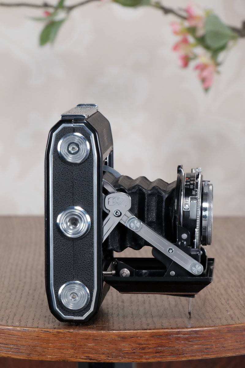 Near Mint! 1952 Zeiss Ikon Ikonta, Freshly Serviced, CLA'd! - Zeiss-Ikon- Petrakla Classic Cameras