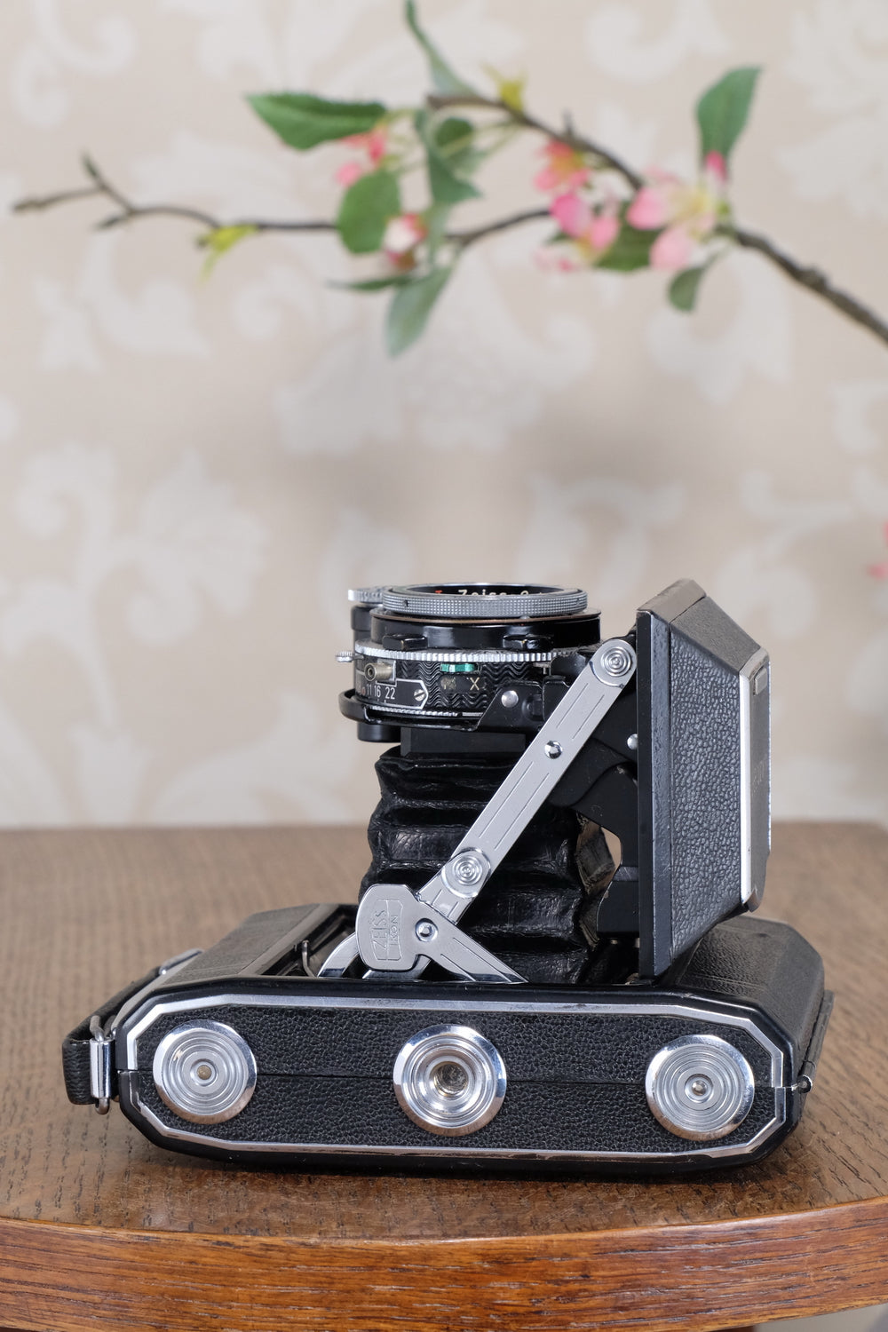 Superb! 1952 Zeiss Ikon Super Ikonta, Synchro-Compur & Coated Tessar . CLA’d, Freshly Serviced!