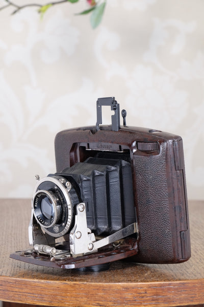 SUPERB! Rare 1934 Ebner 6x4.5 Brown Bakelite Art Deco Camera, Freshly serviced , CLA‘d