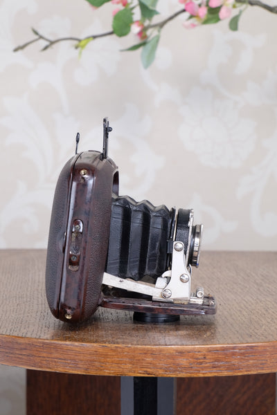 SUPERB! Rare 1934 Ebner 6x4.5 Brown Bakelite Art Deco Camera, Freshly serviced , CLA‘d