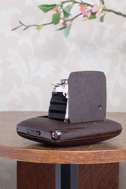 SUPERB! Rare 1934 Ebner 6x4.5 Brown Bakelite Art Deco Camera, Freshly serviced , CLA‘d