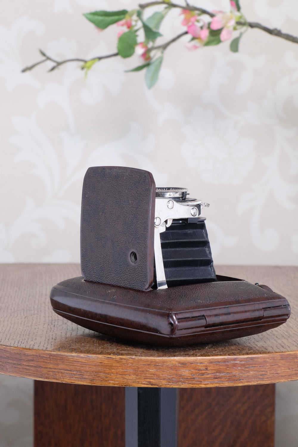 SUPERB! Rare 1934 Ebner 6x4.5 Brown Bakelite Art Deco Camera, Freshly serviced , CLA‘d