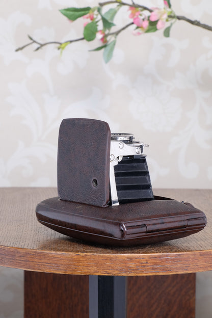 SUPERB! Rare 1934 Ebner 6x4.5 Brown Bakelite Art Deco Camera, Freshly serviced , CLA‘d