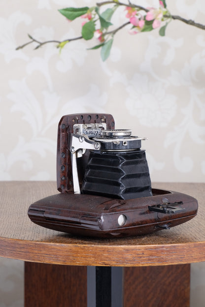 SUPERB! Rare 1934 Ebner 6x4.5 Brown Bakelite Art Deco Camera, Freshly serviced , CLA‘d