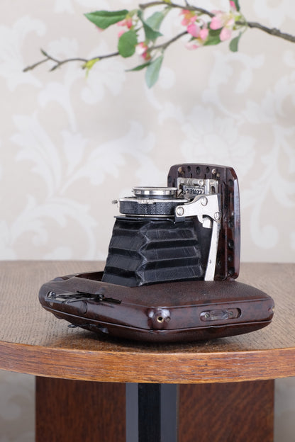 SUPERB! Rare 1934 Ebner 6x4.5 Brown Bakelite Art Deco Camera, Freshly serviced , CLA‘d