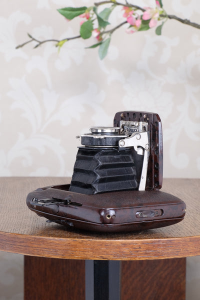 SUPERB! Rare 1934 Ebner 6x4.5 Brown Bakelite Art Deco Camera, Freshly serviced , CLA‘d