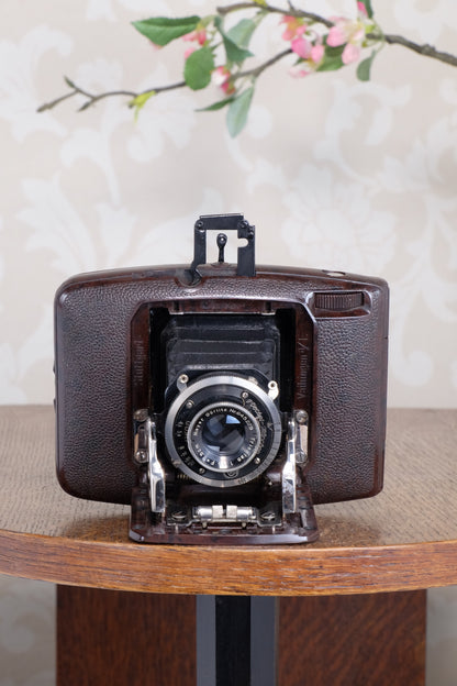 SUPERB! Rare 1934 Ebner 6x4.5 Brown Bakelite Art Deco Camera, Freshly serviced , CLA‘d