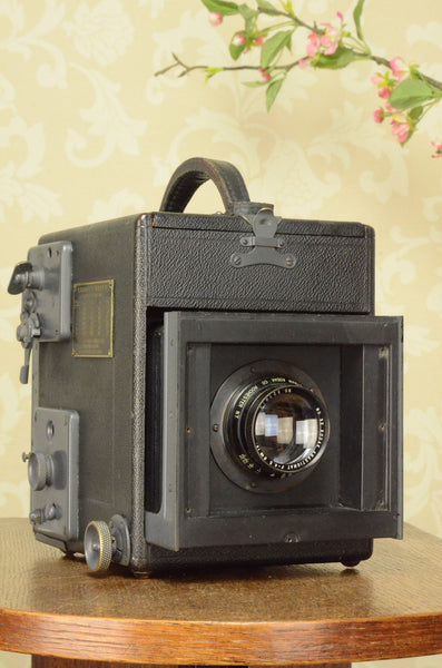 Superb 1930’s Graflex! Medium Format 6x9 SLR Camera, 120 Roll-film - Graflex- Petrakla Classic Cameras