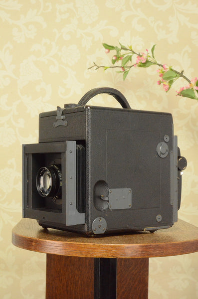 Superb 1930’s Graflex! Medium Format 6x9 SLR Camera, 120 Roll-film - Graflex- Petrakla Classic Cameras