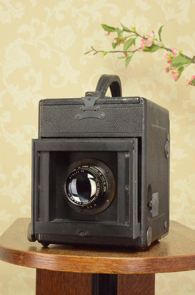 Superb 1930’s Graflex! Medium Format 6x9 SLR Camera, 120 Roll-film - Graflex- Petrakla Classic Cameras