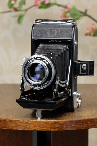 Near Mint! 1952 Zeiss-Ikon Ikonta 6x9, Coated Tessar lens, FRESHLY SERVICED! - Zeiss-Ikon- Petrakla Classic Cameras