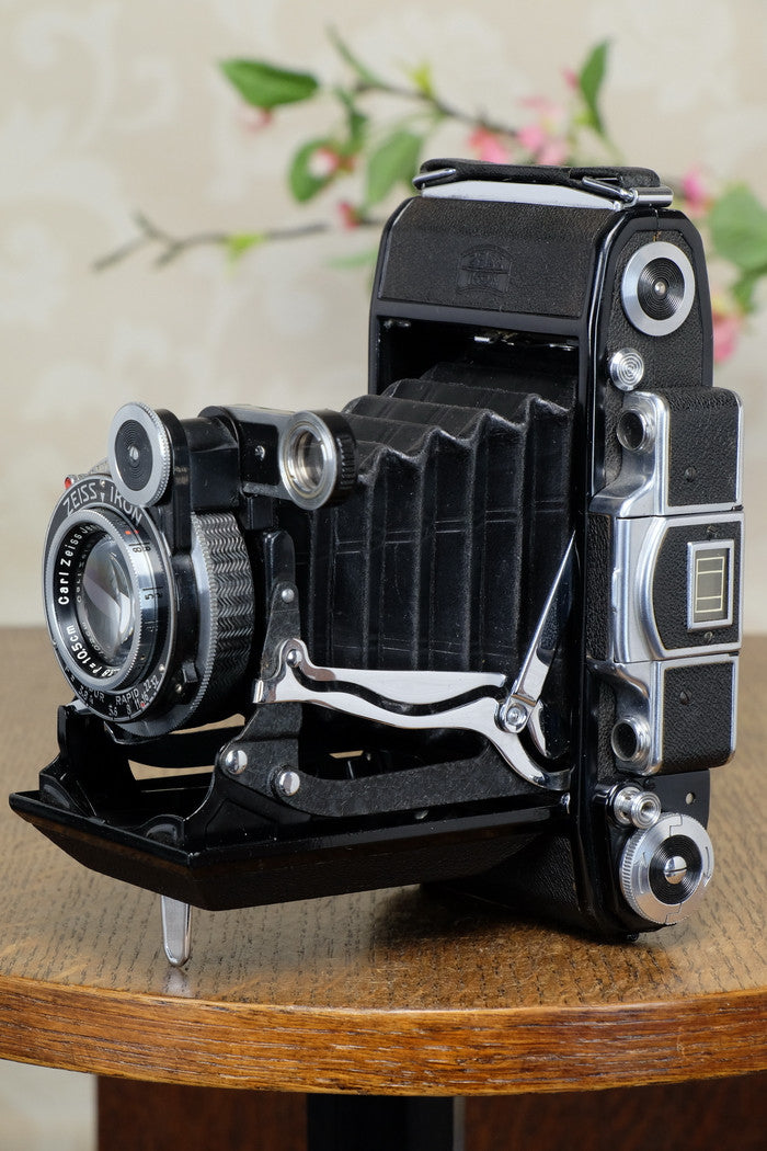 SUPERB! 1936 Zeiss Ikon Super Ikonta 6x9, Tessar lens, & case CLA’d, FRESHLY SERVICED! - Zeiss-Ikon- Petrakla Classic Cameras