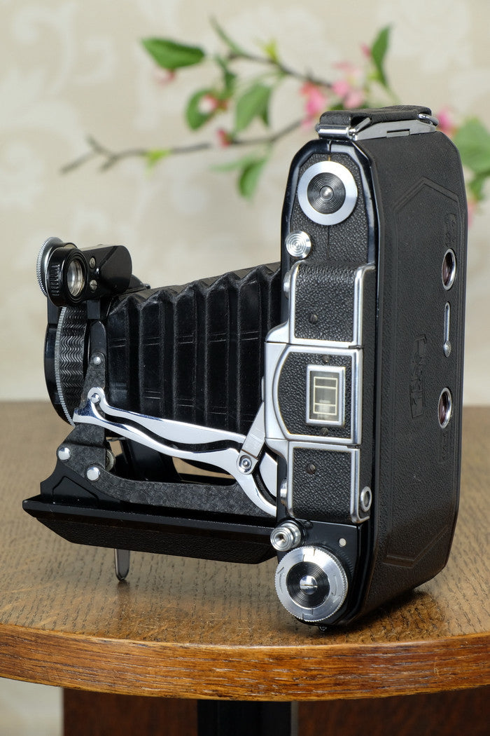 SUPERB! 1936 Zeiss Ikon Super Ikonta 6x9, Tessar lens, & case CLA’d, FRESHLY SERVICED! - Zeiss-Ikon- Petrakla Classic Cameras