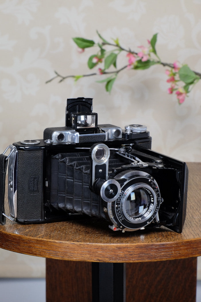 SUPERB! 1936 Zeiss Ikon Super Ikonta 6x9, Tessar lens, & case CLA’d, FRESHLY SERVICED! - Zeiss-Ikon- Petrakla Classic Cameras