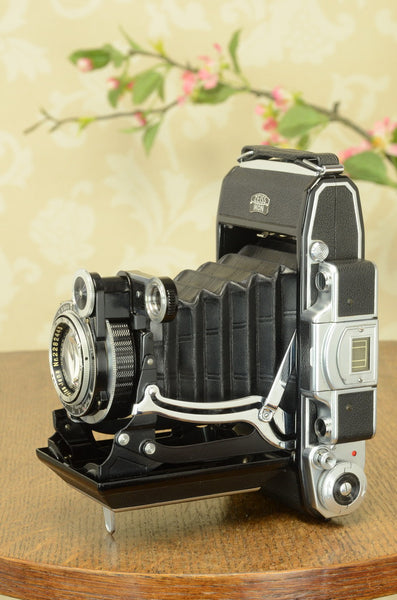 NEAR MINT! 1938 Zeiss Ikon Super Ikonta 6x9, Tessar lens, Compur Rapid shutter. - Zeiss-Ikon- Petrakla Classic Cameras