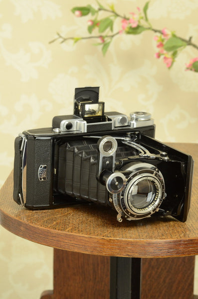 NEAR MINT! 1938 Zeiss Ikon Super Ikonta 6x9, Tessar lens, Compur Rapid shutter. - Zeiss-Ikon- Petrakla Classic Cameras