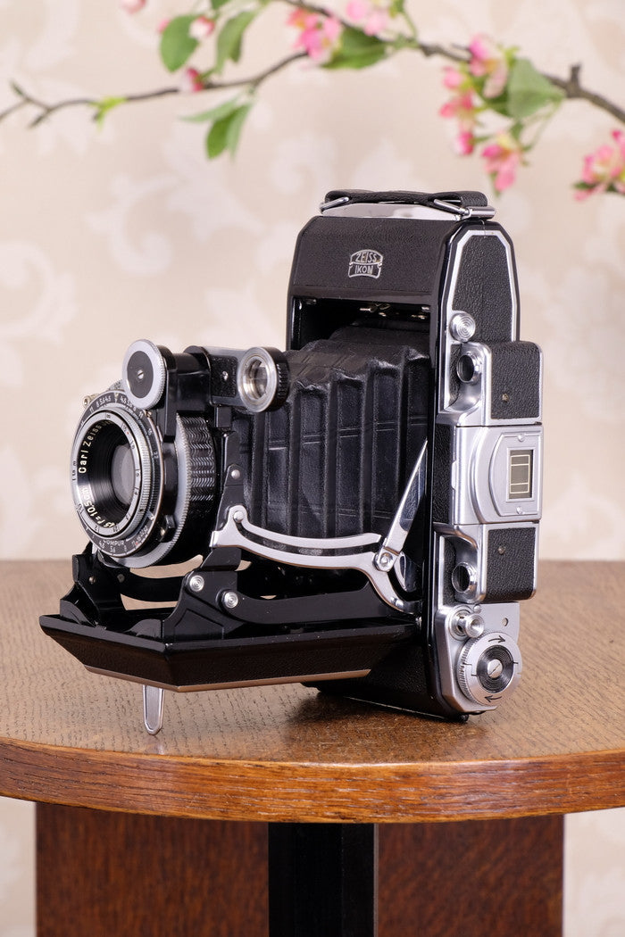 NEAR MINT! 1938 6x9 Super Ikonta with Tessar Lens, FRESHLY SERVICED - Zeiss-Ikon- Petrakla Classic Cameras