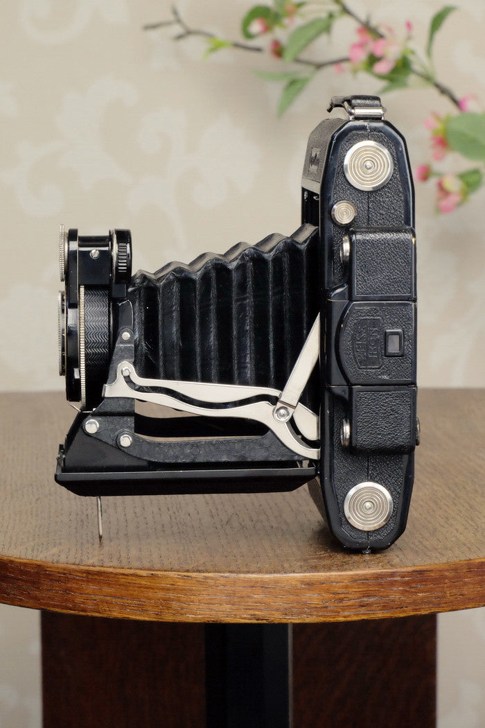SUPERB! 1933 Zeiss Ikon Super Ikonta 6x9, Tessar lens, FRESHLY SERVICED! - Zeiss-Ikon- Petrakla Classic Cameras