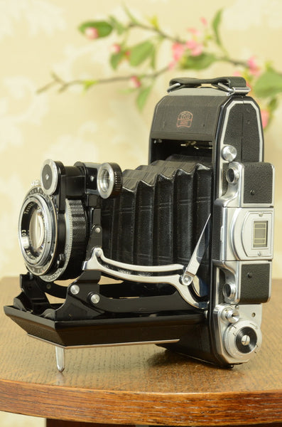 NEAR MINT! 1955 Zeiss-Ikon Super 6x9 Ikonta 531/2, Synchro-Compur & Coated Zeiss Tessar lens. - Zeiss-Ikon- Petrakla Classic Cameras